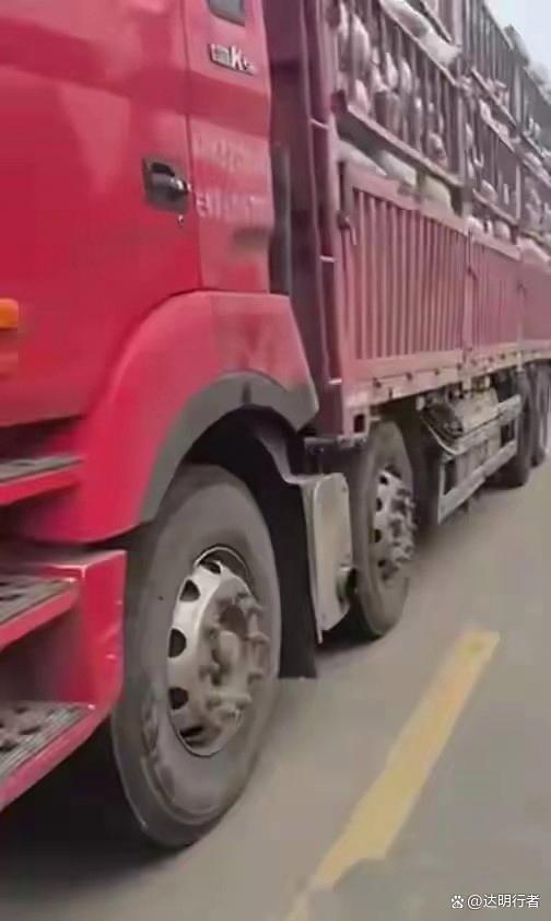 女司机进村送货被强索5000元过路费 拦路收费引发热议