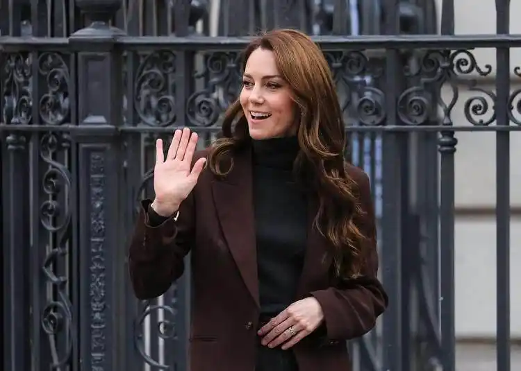 美上百名情报人员因色情聊天被解雇_名侦探柯南漫画1047话情报_眉山情报科人员