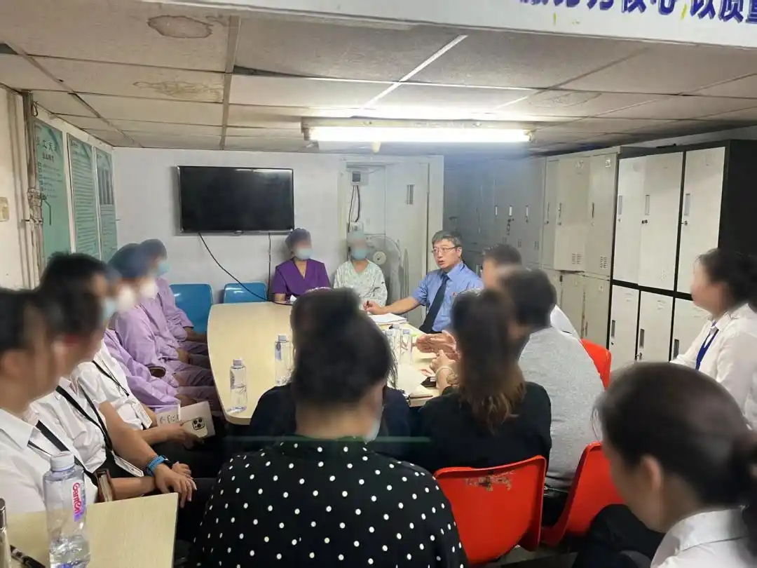 女子重病住院竟遭护工猥亵_女子重病住院竟遭护工猥亵_女子重病住院竟遭护工猥亵