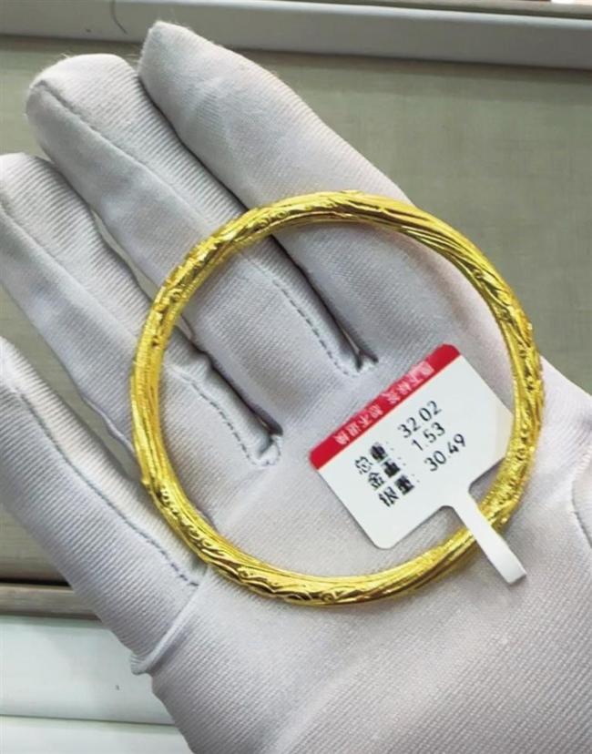 “金包银”饰品走红市场