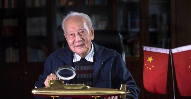 2025年已有12位名人离世 回顾那些离去的面孔