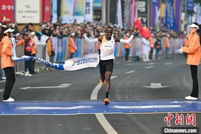 肯尼亚选手重马破纪录夺冠