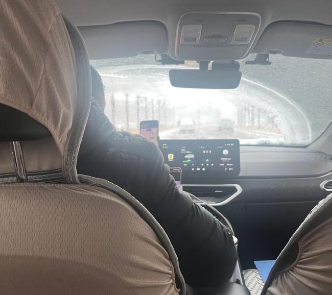 济南暴雪里扎堆冒出“推车侠” 温暖善举感动全城