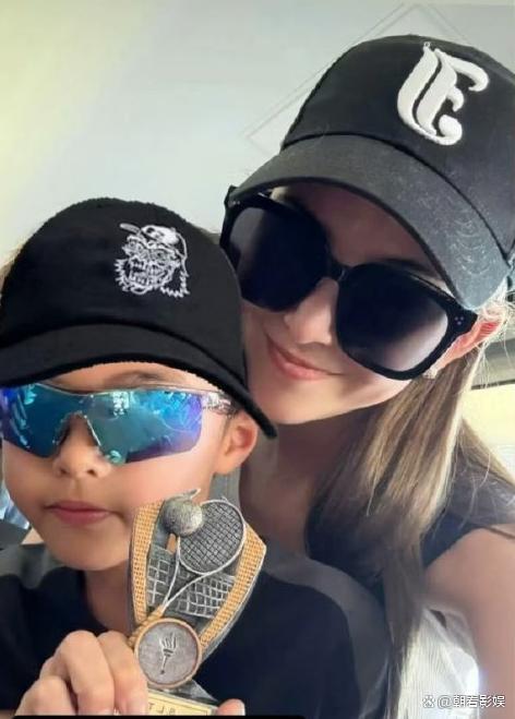 周杰伦昆凌儿子拿了网球冠军