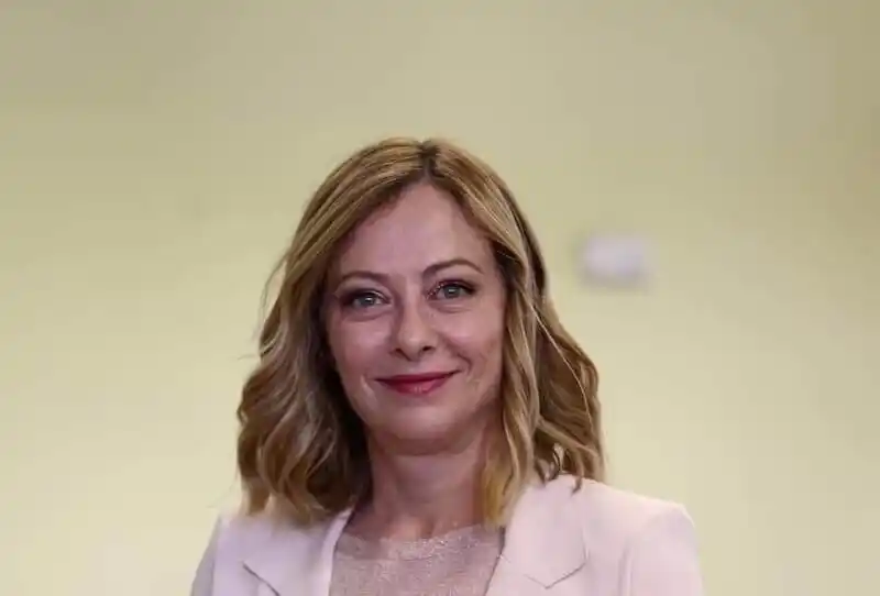 乌克兰批准_美方称乌克兰或需要新领导人_乌克兰新总统访欧