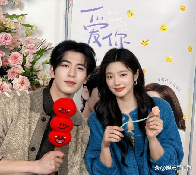 张凌赫回应吻戏:爸妈爷奶都知道了 社死现场太真实