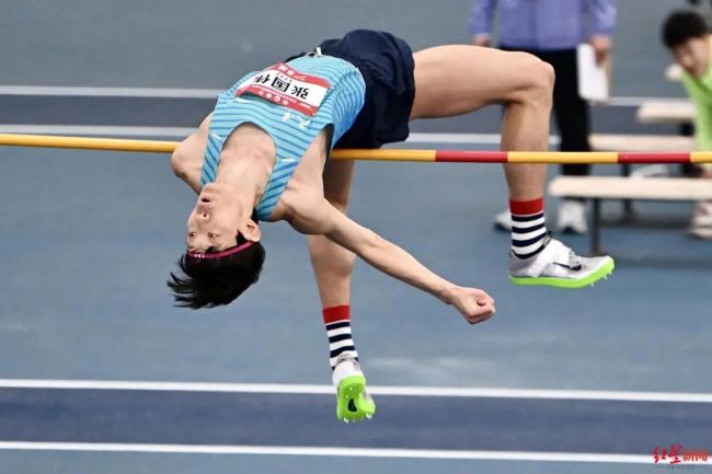 张国伟受伤已接种破伤风针 老将坚持追梦