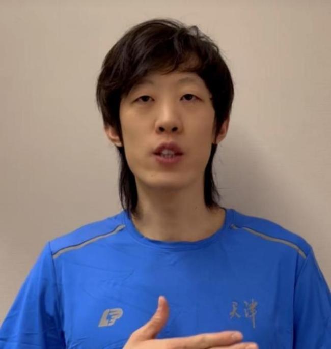 张国伟受伤已接种破伤风针 老将坚持追梦