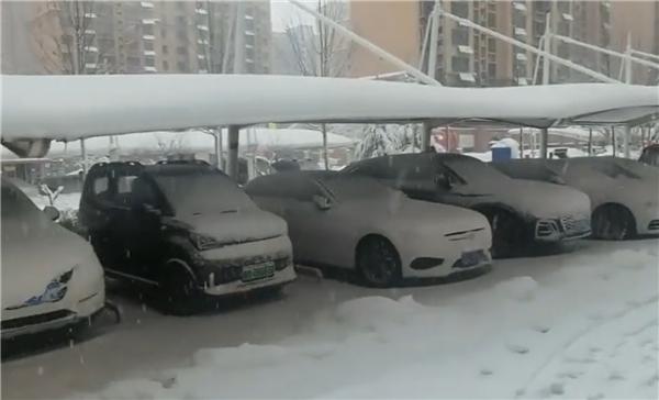 高马尾怎么扎不塌图解_有3顶红帽子2顶白帽子_天塌了有高个顶着具象化了