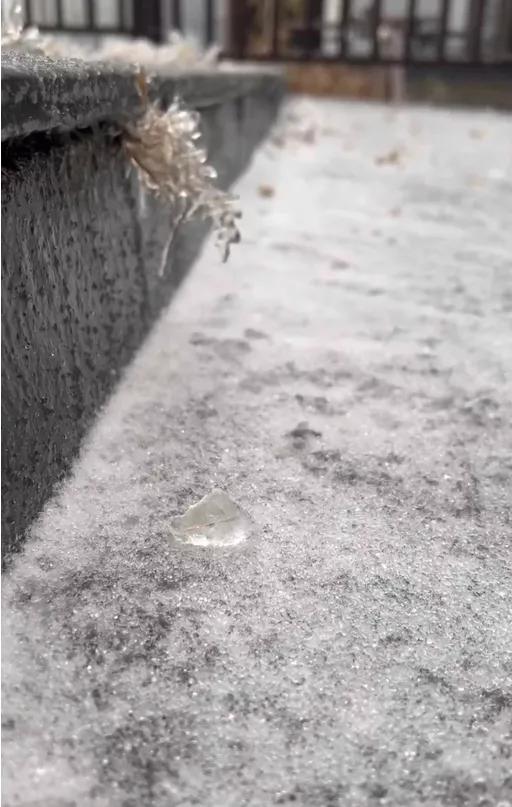 武汉下雪了 网友:单衣换羽绒服 一夜入冬气温骤降20℃