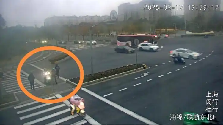 碰瓷诈骗团伙都是怎么判刑的_碰瓷诈骗团伙_19岁男子因系列“碰瓷”诈骗被刑拘