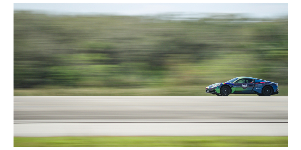 世界最快自动驾驶车速纪录刷新：318公里/小时