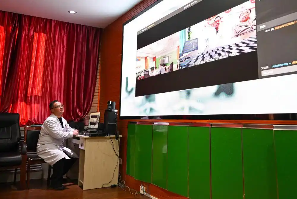 向着中国式现代化奋力进发_现代化进程是什么意思_中国进行现代化转型