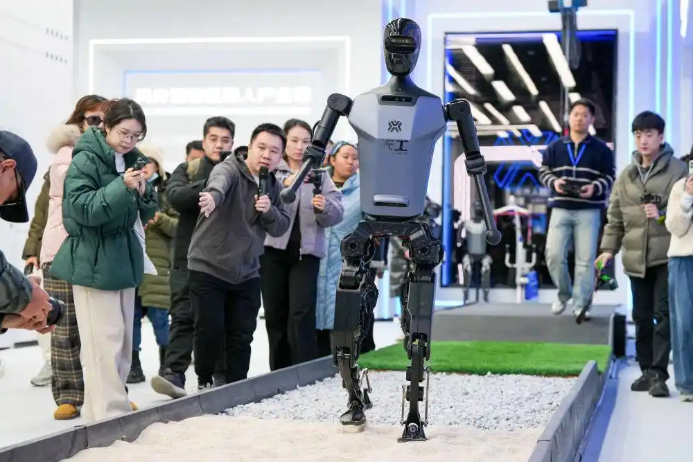 向着中国式现代化奋力进发_中国进行现代化转型_现代化进程是什么意思