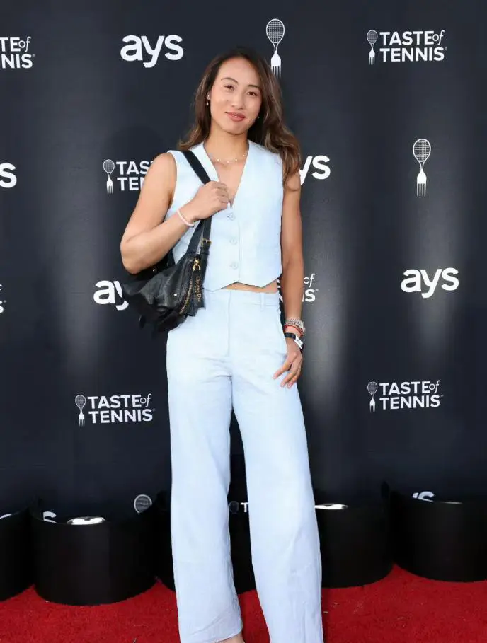 郑钦文蓝色套装走红毯_郑钦文蓝色套装走红毯_郑钦文蓝色套装走红毯