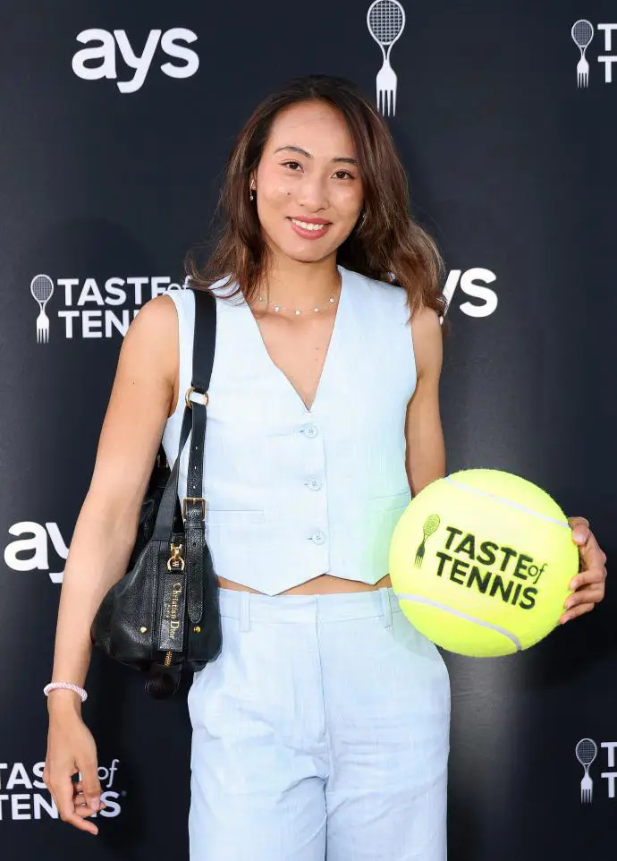 郑钦文蓝色套装走红毯_郑钦文蓝色套装走红毯_郑钦文蓝色套装走红毯