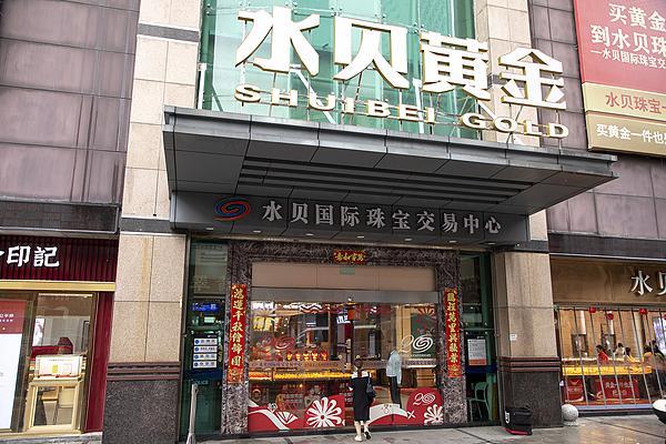 “金包银”疯狂占领县城 黄金平替加速扩张