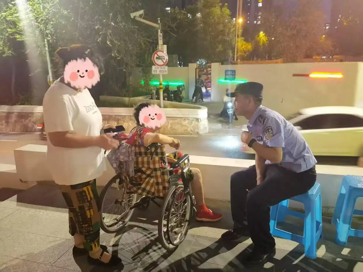 差一年退休的民警跳入冰水救人_退休民警救老人_民警寒冬跳河救落水男子