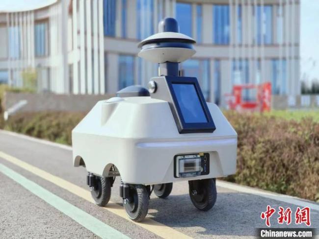 “机器狗”准备种田了 智能巡检助力农业