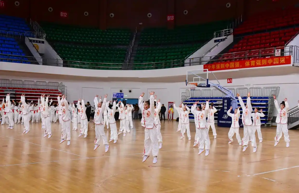 青少年委员会是做什么的_代表委员热议青少年运动锻炼_青少年代表大会提案