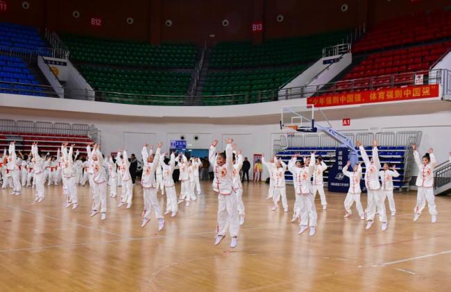 代表委员热议青少年运动锻炼 让孩子们尽情“动起来”