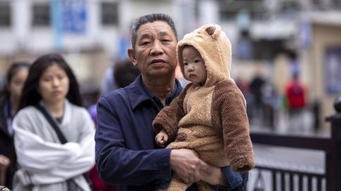 再忍受一天湿冷天气,周末广州就回暖了