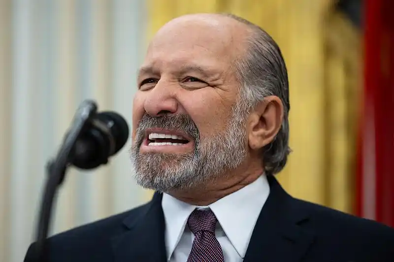 关税大棒重伤美国 特朗普改签修正案_特朗普签署关税法令_特朗普征收2000亿关税