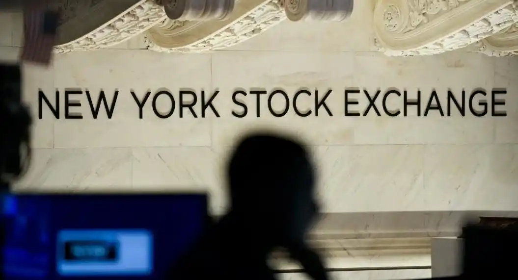 特朗普征收2000亿关税_关税大棒重伤美国 特朗普改签修正案_特朗普签署关税法令