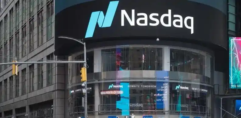 特朗普征收2000亿关税_关税大棒重伤美国 特朗普改签修正案_特朗普签署关税法令