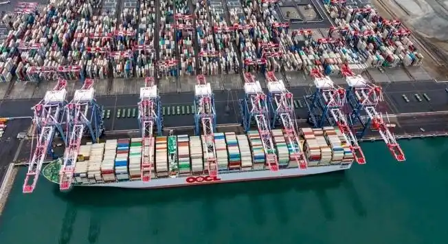 关税大棒重伤美国 特朗普改签修正案_特朗普征收2000亿关税_特朗普签署关税法令