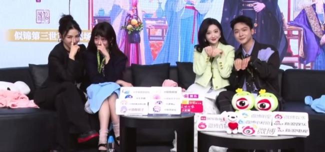 把黄奕逼成向佐了 直播互动引发热议