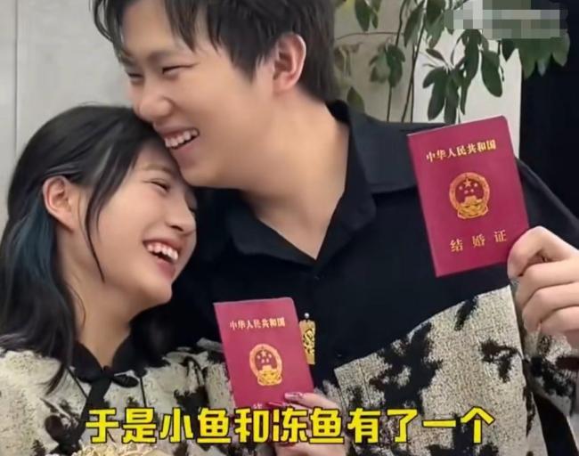 千万网红给刚出生的儿子开账号