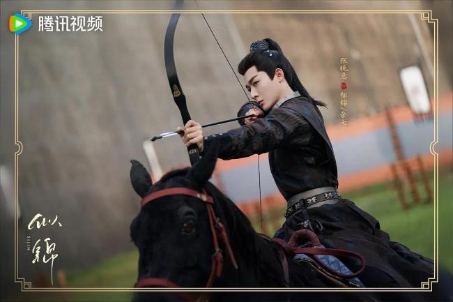 景甜夸张晚意的郁锦造型震慑全场 古装重生剧《似锦》引发热议