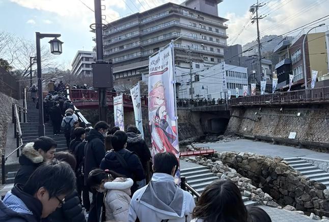 挂秋叶原4年多的原神广告终于被换下 宣发策略调整引发热议