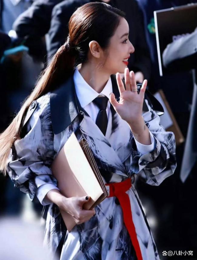 范丞丞章若楠巴黎街头合拍 偶遇成热搜彩蛋