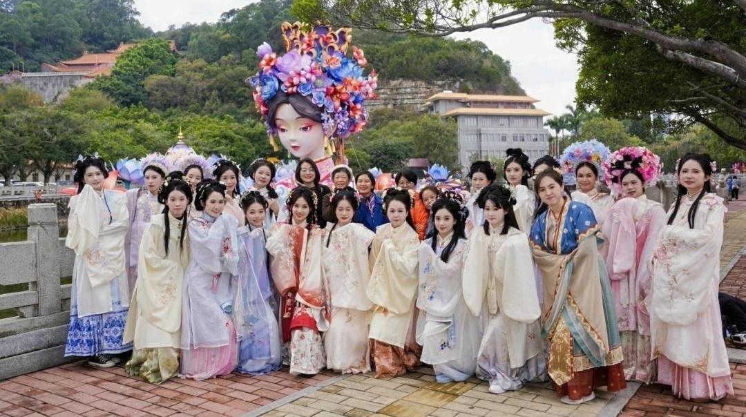 庆“三八”国际妇女节系列活动走进大湾区灯会